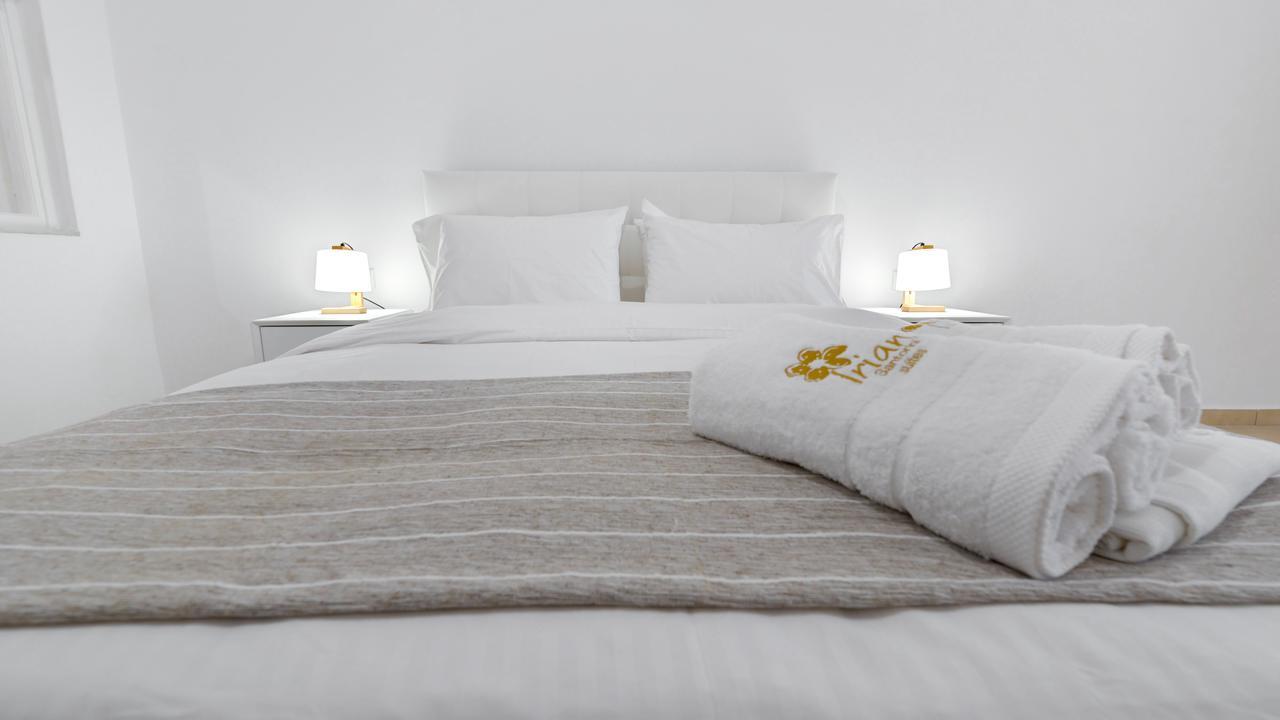 Iriana Suites Fira  Exteriör bild