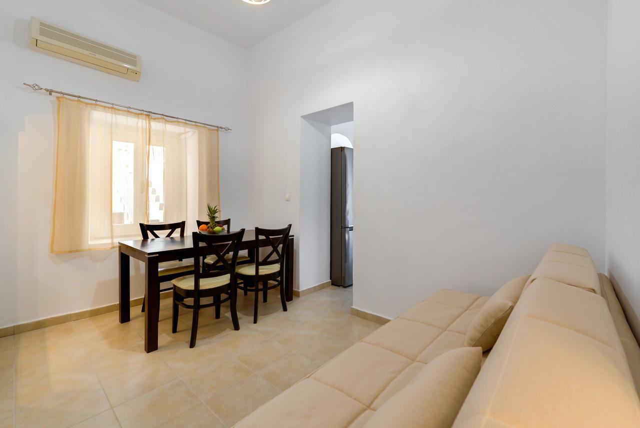 Iriana Suites Fira  Exteriör bild